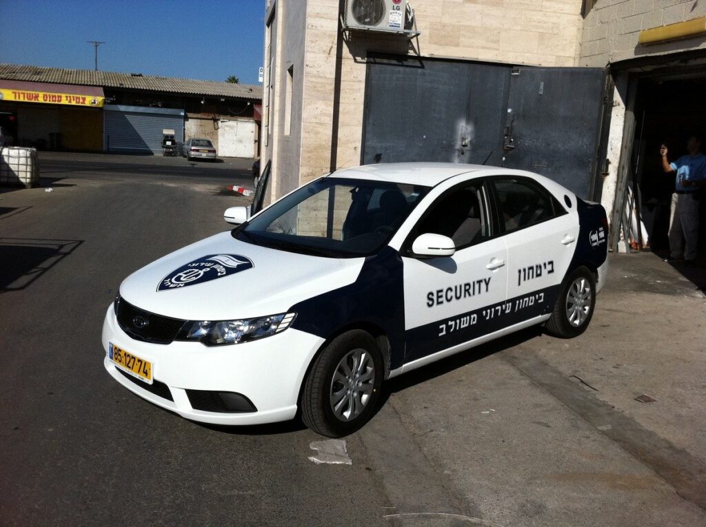 מיתוג רכבים שילוט רכבי שמירה