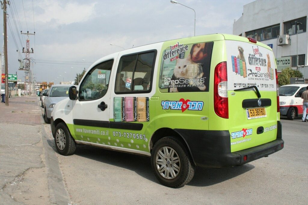 רכב מסחרי שילוט ופרסום